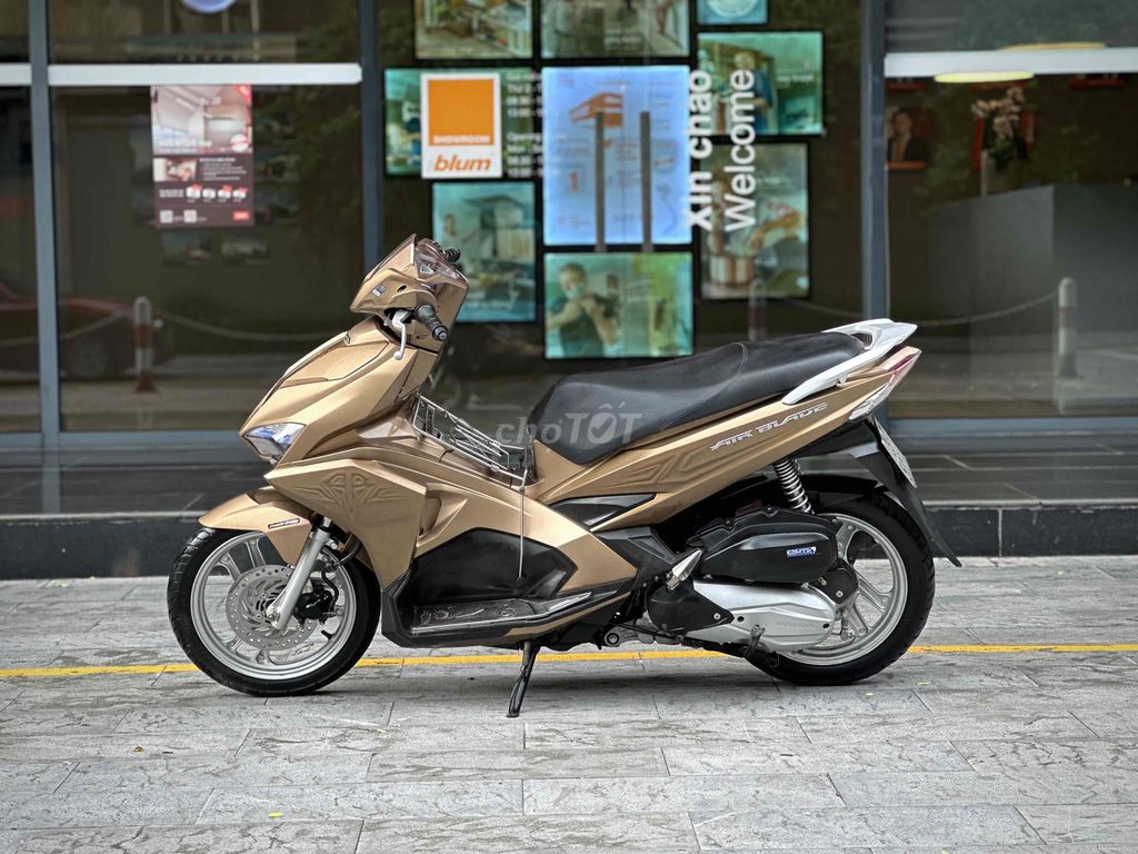 Airblade bản cao cấp từ tính Nguyên Bản xe Tốt HN. Mua bán Xe máy tại Quận Ba Đình Hà Nội được đăng bởi Xe Máy Nam Thi hình 2