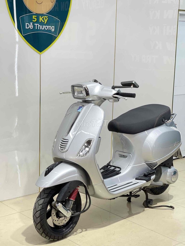 Vespa Sprint 125cc màu bạc. Mua bán Xe máy tại Quận 7 Tp Hồ Chí Minh được đăng bởi Thành hình 6
