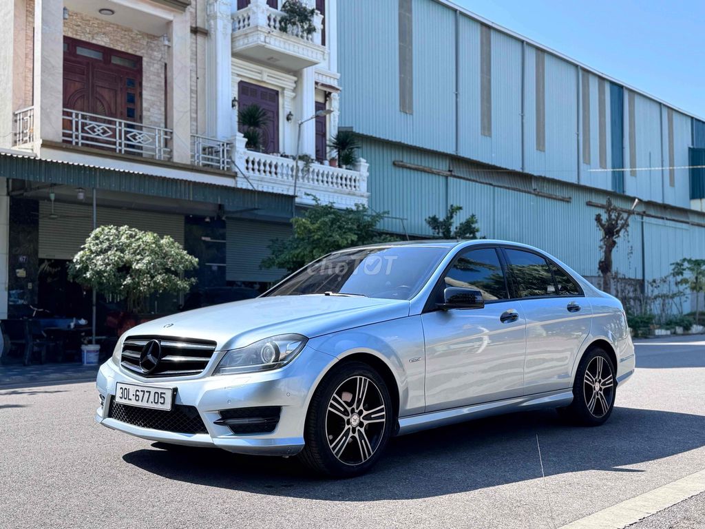 E cần bán Mercedes C200 Edition sx 2013 máy 1.8. Mua bán Ô tô tại Thị xã Kinh Môn Hải Dương được đăng bởi Dũng BMW hình 3