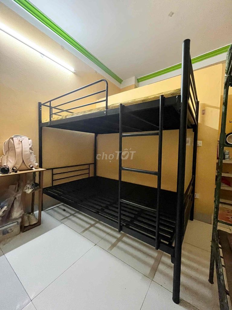 Giường tầng Kim loại Đen 1m2x2m Còn mới. Mua bán Giường, chăn ga gối nệm tại Quận Tây Hồ Hà Nội được đăng bởi Bùi Thị Hoài Anh hình 1
