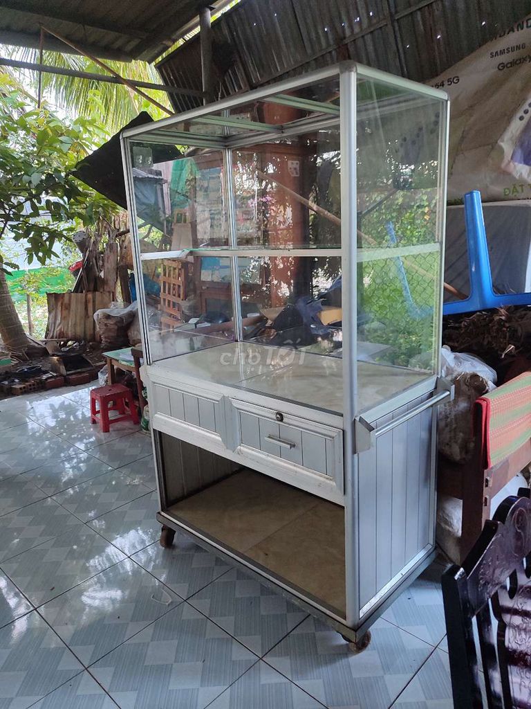 Tủ trưng bày nhôm kính Bạc. Mua bán Tủ, kệ gia đình tại Quận Thốt Nốt Cần Thơ được đăng bởi Triết vh hình 1