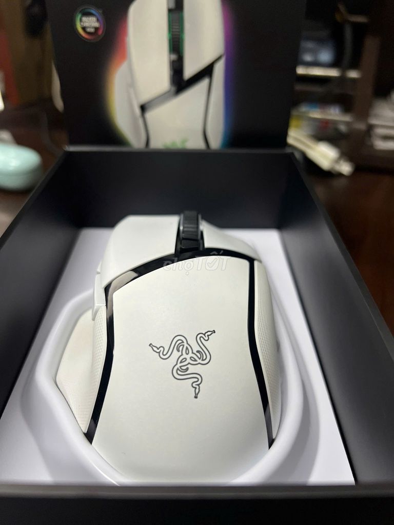 Chuột chơi game không dây RAZER Basilisk V3 Pro