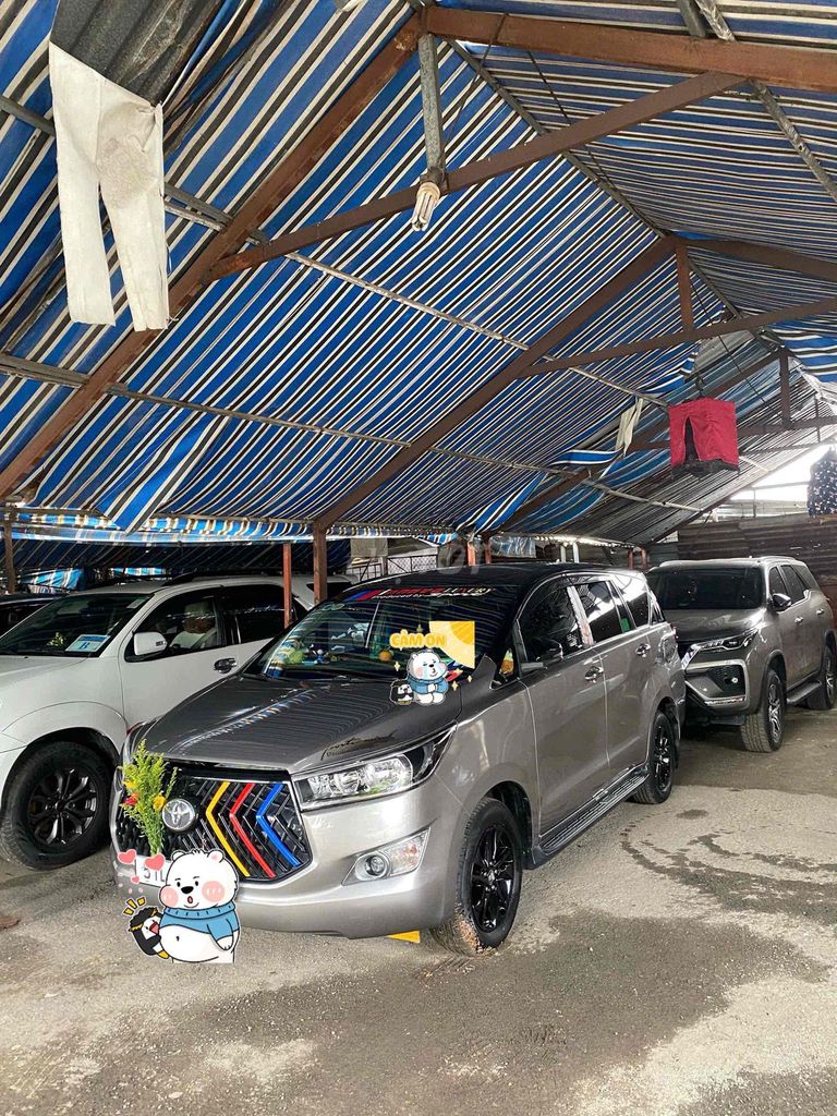 Toyota Innova 2.0 E 2019 серый металлическом 109 000 км
