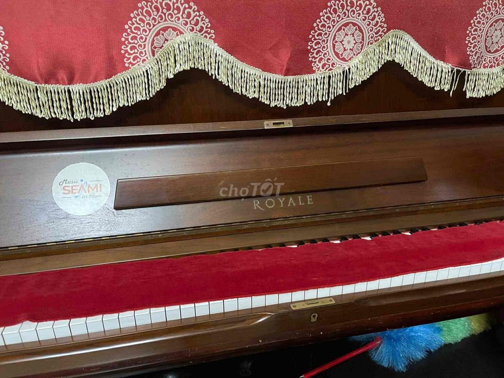 piano cơ kiểu cổ điển gỗ Sồi giá tốt