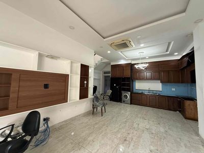 cho thuê nhà phố NTCB , sẵn máy lạnh