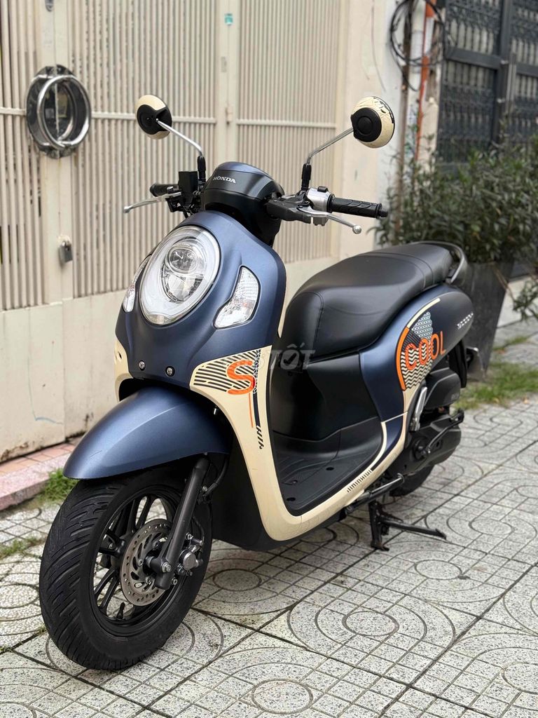 Владелец кремово-зеленого BSTP Honda Scoopy 110cc 2022