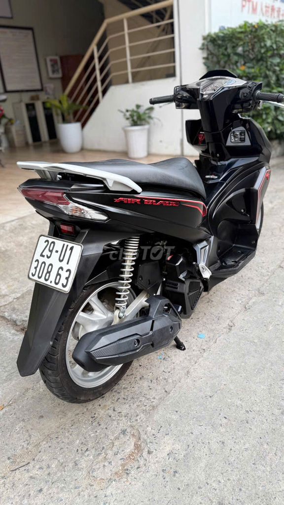 Бесшумная машина Honda AirBlade 2018
