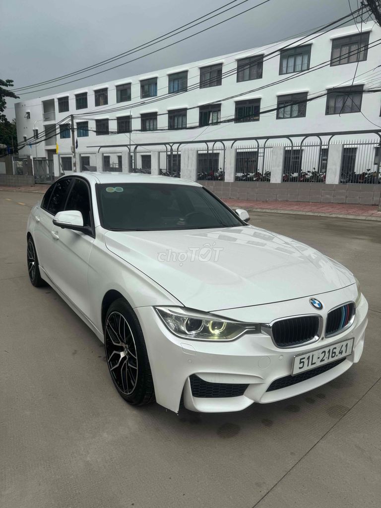 BMW 3 Series 2013 белый с большим количеством тюнинга