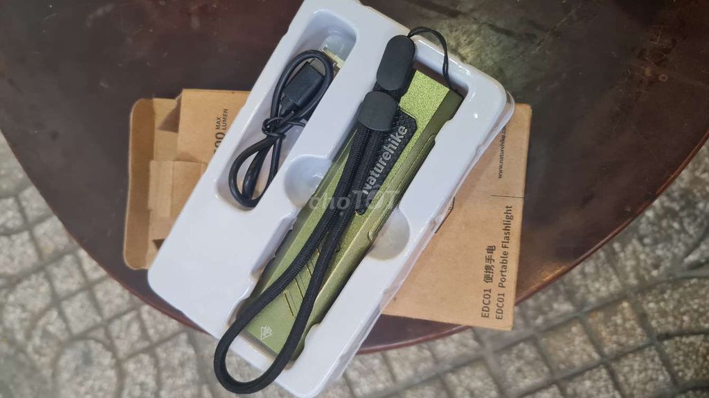 Pass lại đèn pin naturehike EDC01 mới 100%