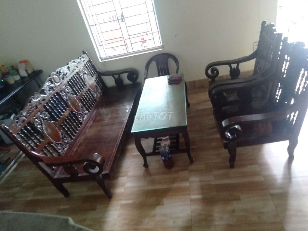Mình cần bán bộ bàn ghế. Gỗ lim đỏ thời xưa.