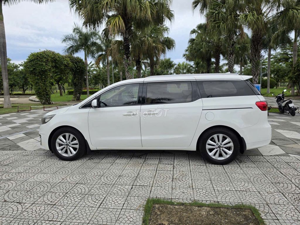 Kia Sedona 2016 максимальная комплектация с 2 люками