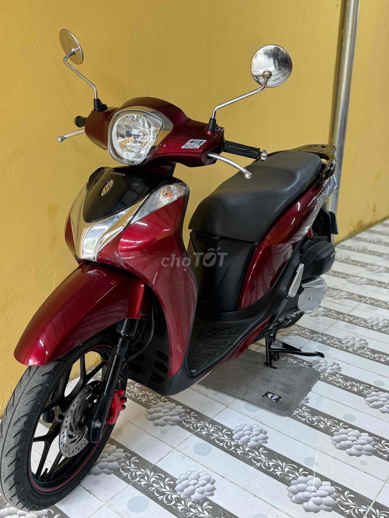 Honda SH Mode 2016 Đỏ đen. Mua bán Xe máy tại Quận Sơn Trà Đà Nẵng được đăng bởi Minh Dũng bán trả góp 136 vân đồn  hình 2