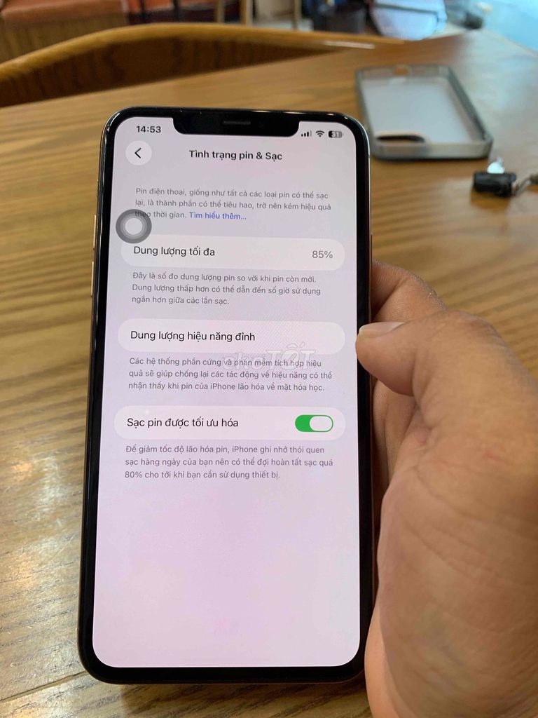 Apple iPhone 11 Pro Max 64GB Gold. Mua bán Điện thoại tại Quận Hai Bà Trưng Hà Nội được đăng bởi Nguyễn Long hình 1