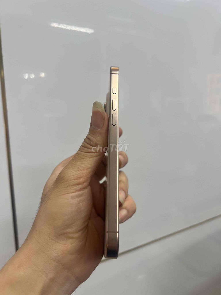Apple iPhone 16 Pro Max 256GB Vàng LL/A Đã sử dụng. Mua bán Điện thoại tại Thị xã Tân Uyên Bình Dương được đăng bởi Navin Anh hình 1