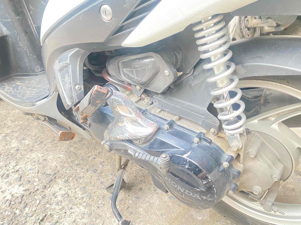 HN cần bán click trắng 2009. Mua bán Xe máy tại Quận Đống Đa Hà Nội được đăng bởi phạm dũng hình 6