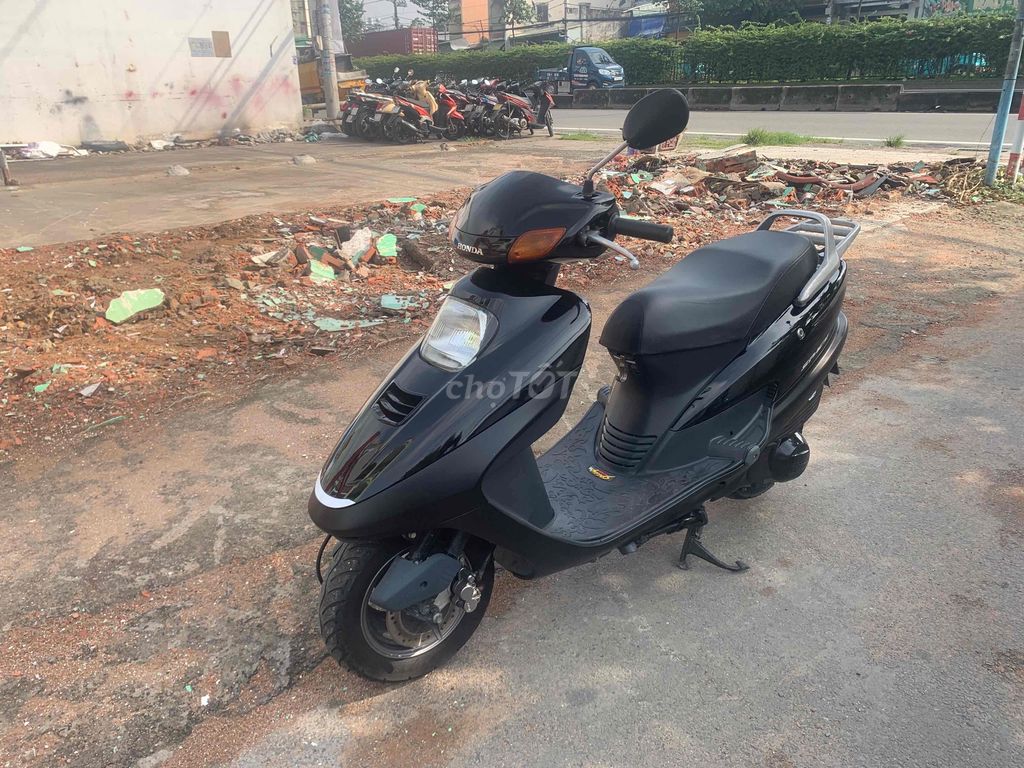 Классический черный скутер Honda Spacy