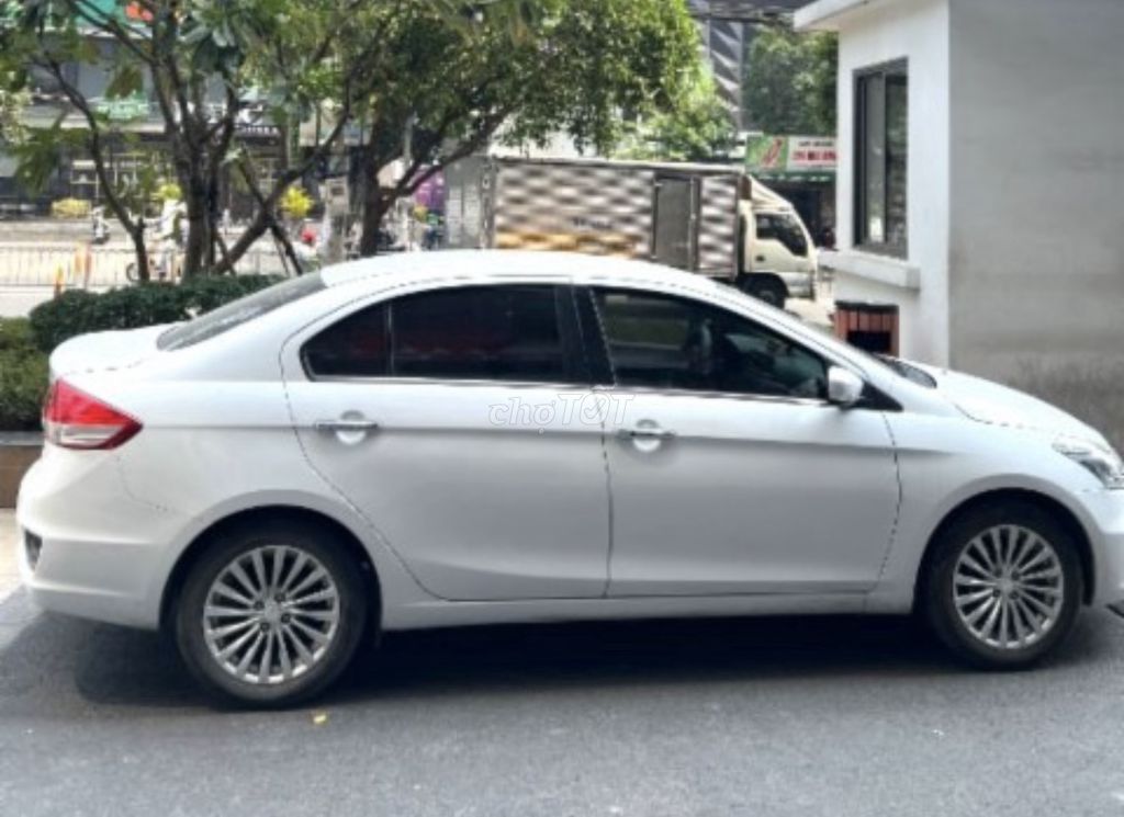 Suzuki Ciaz 2017 1.4 AT - 100000 km