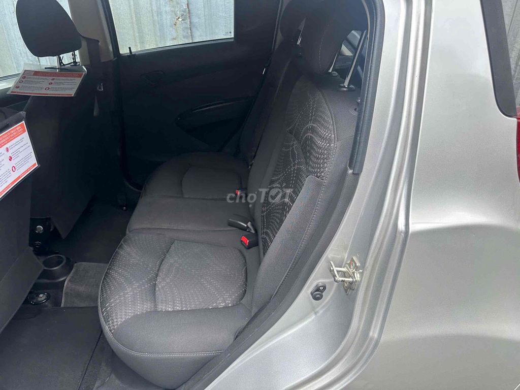 Chevrolet Spark 2018 серебристый