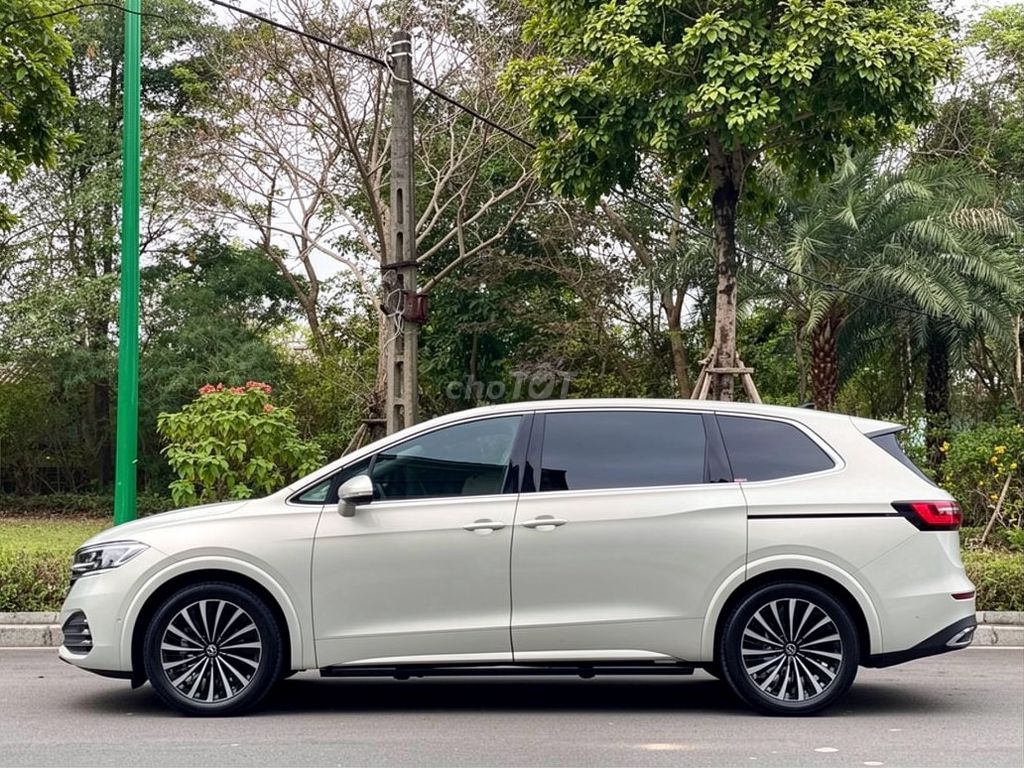 Volkswagen Viloran Luxury 2026 2.0L TSI Turbo, серебристый