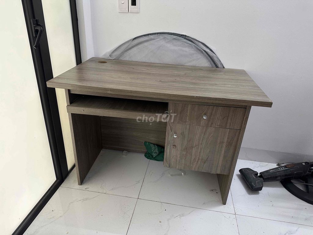 Bàn làm việc gỗ Nâu đã sử dụng. Mua bán Bàn ghế tại Quận Thanh Xuân Hà Nội được đăng bởi Hà hình 1