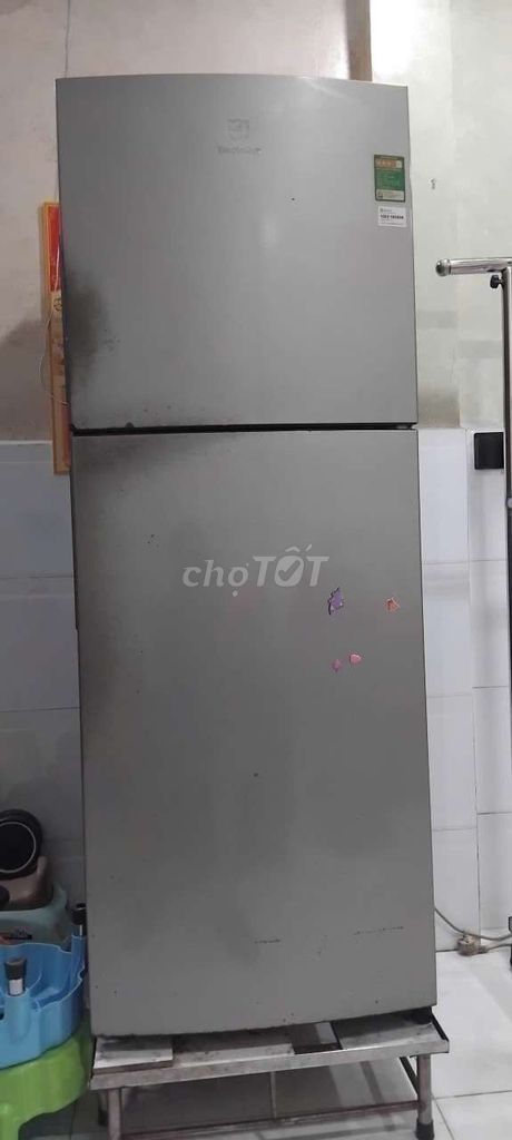 Tủ lạnh Electrolux 200 lít Xám đã sử dụng. Mua bán Tủ lạnh tại Huyện Bình Chánh Tp Hồ Chí Minh được đăng bởi Tạp Hóa Rio  hình 1