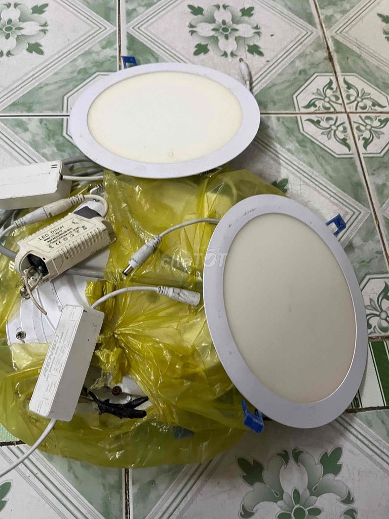 Đèn ốp trần Trắng 5 bóng. Mua bán Đèn tại Thành phố Biên Hòa Đồng Nai được đăng bởi Tên chưa cung cấp hình 1