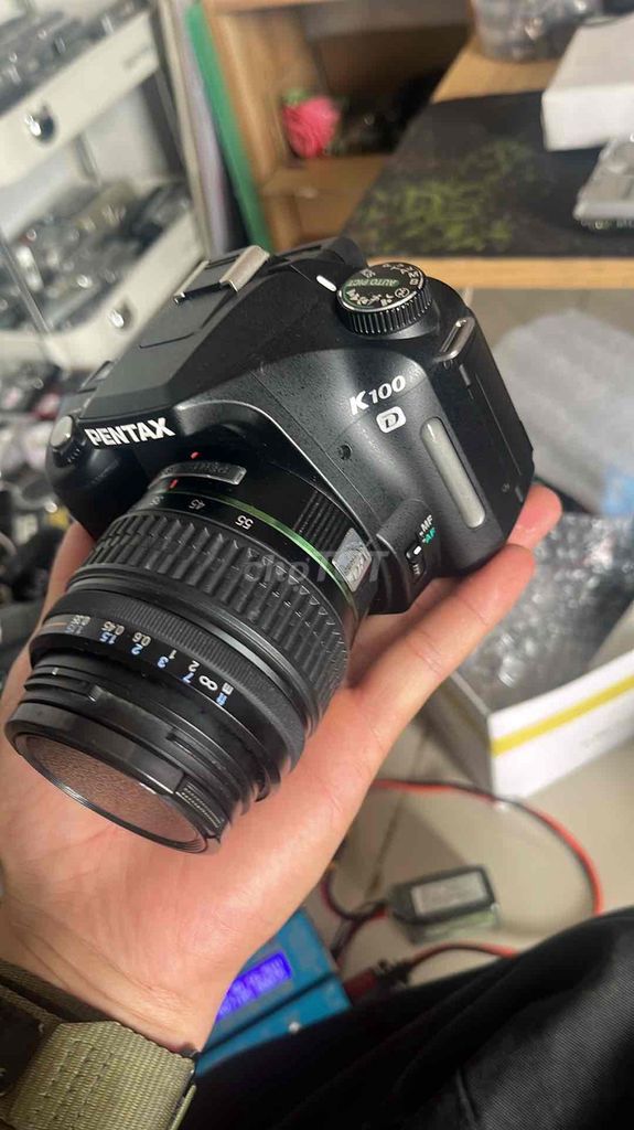 Máy ảnh Pentax K100D Đen Mới 99.99%. Mua bán Máy ảnh, Máy quay tại Quận Bình Thạnh Tp Hồ Chí Minh được đăng bởi TRẦN LÊ HÀ VY hình 1