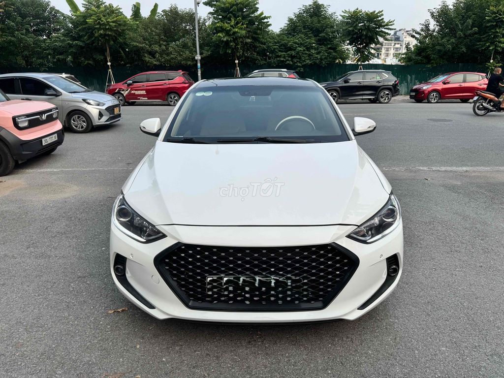 Hyundai Elantra 2.0AT 2018 белая
