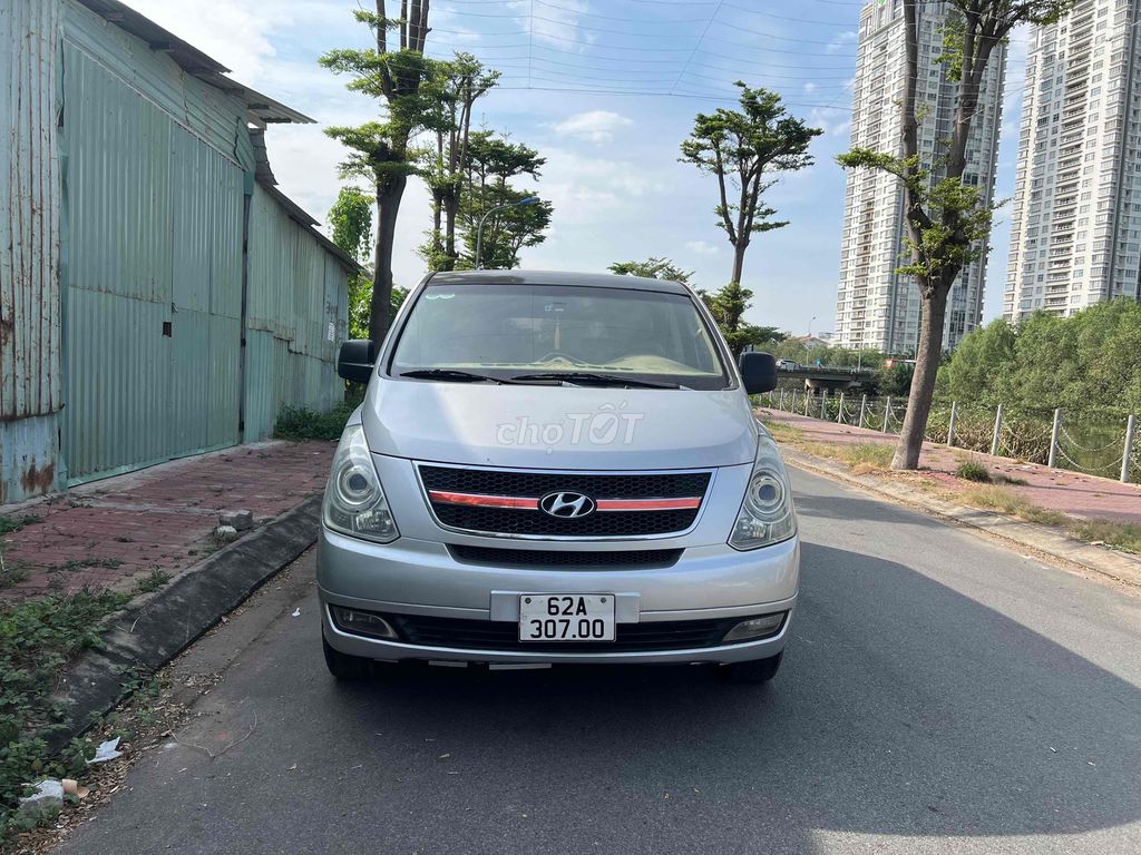 Hyundai Trajet 9 chỗ 2010 - 168 km