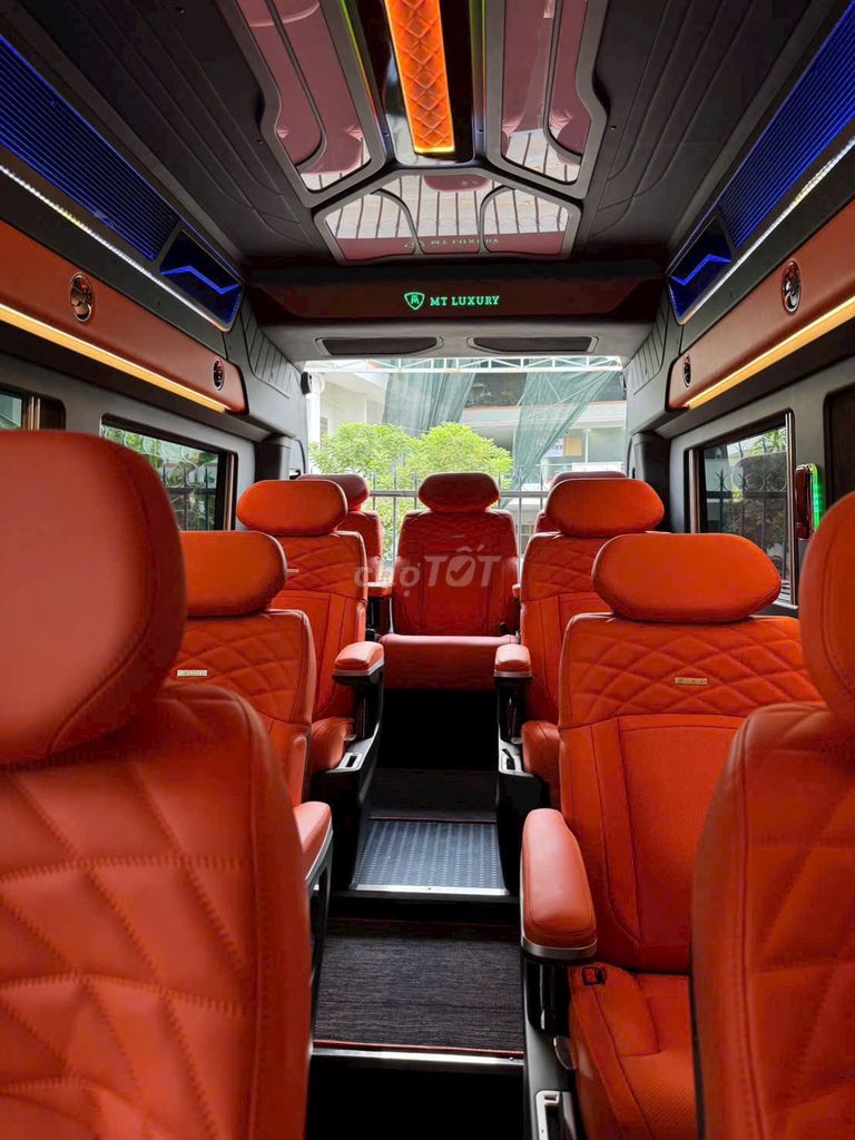 Ford Transit 2025 Limousine 12S. Mua bán Ô tô tại Quận 3 Tp Hồ Chí Minh được đăng bởi Lương Hoàng Long hình 12