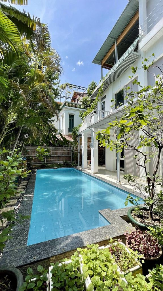 Cho thuê biệt thự Nguyễn Văn Hưởng (15m x 20m) 3 lầu có hồ bơi 4,000$