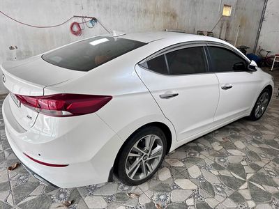 Bán xe Hyundai Elantral gia đình đang đi. Mua bán Ô tô tại Quận Hải Châu Đà Nẵng được đăng bởi Lan 