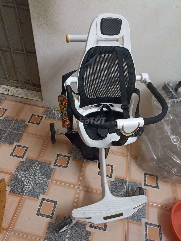 Xe đẩy em bé Trắng Xoay 360 độ. Mua bán Mẹ và bé tại Quận Ba Đình Hà Nội được đăng bởi ngọc ánh hình 1
