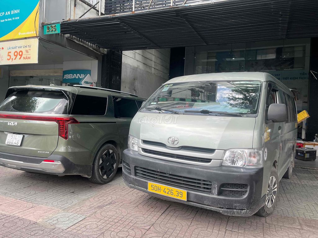 Toyota Hiace 2010 Commuter 2.7 - 200000 km. Mua bán Ô tô tại Quận 12 Tp Hồ Chí Minh được đăng bởi Vũ Ba hình 5