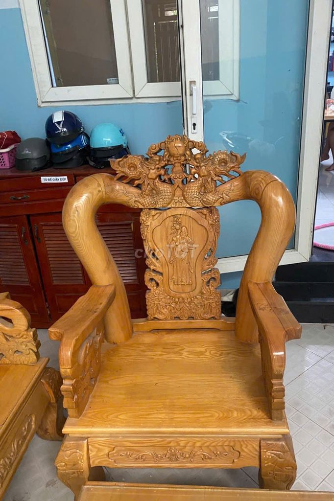 Bộ bàn ghế gỗ phòng khách Vàng gỗ còn mới. Mua bán Bàn ghế tại Quận Gò Vấp Tp Hồ Chí Minh được đăng bởi Nhan Duong hình 1
