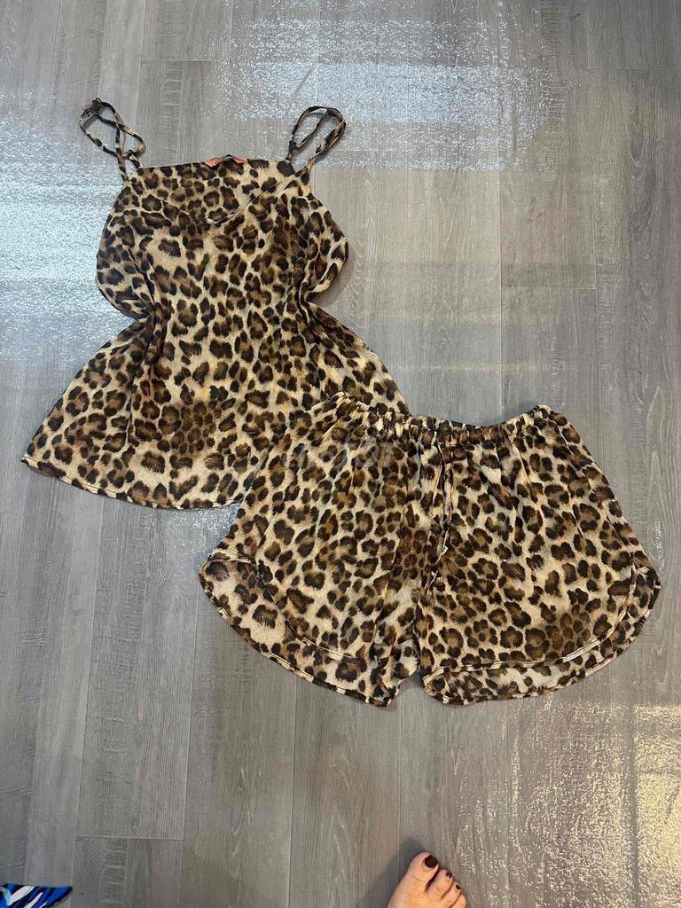 Đồ ngủ lụa satin nữ hoạ tiết da báo size M. Mua bán Quần áo tại Huyện Hoài Đức Hà Nội được đăng bởi Lan Nguyen hình 1