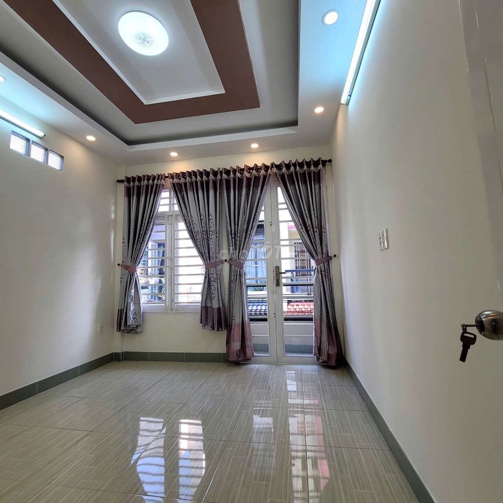 Cho thuê nhà mới 5PN 4WC @ hẻm 33 Nguyễn Công Hoan, Phú Nhuận