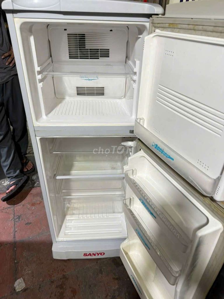 Tủ lạnh Sanyo 130 lít. Mua bán Tủ lạnh tại Quận 7 Tp Hồ Chí Minh được đăng bởi Điện Lạnh Giá Tốt hình 1