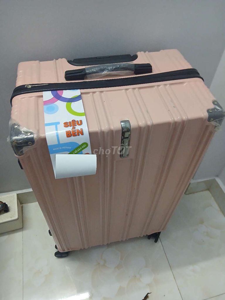 Vali du lịch Hồng khg mang lên mbay vì sizze to . Mua bán Túi xách tại Huyện Cần Giuộc Long An được đăng bởi Huong Phạm T  hình 1