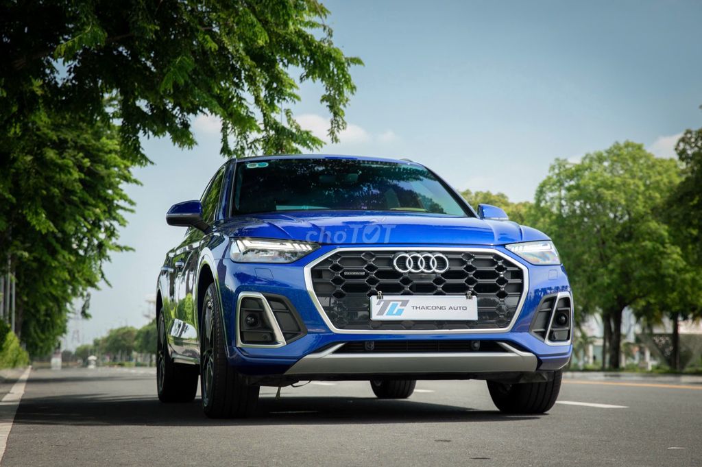 Audi Q5 45TFSI 2021 синий 3200 км