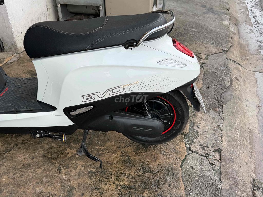 Электрический мопед VinFast Evo Grand Like белый 600 км