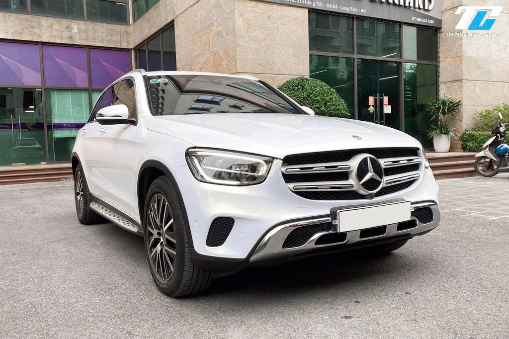 Mercedes GLC200 4Matic 2022 Белый в отличном состоянии