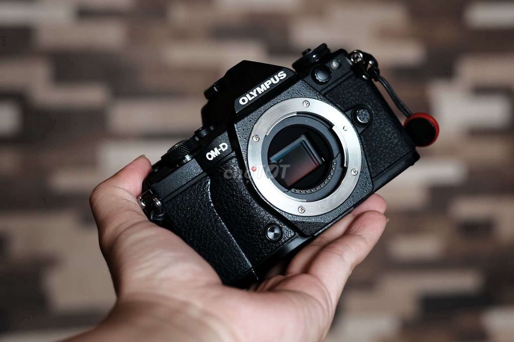 Máy ảnh Olympus Em5 Mark 2 Bạc Da mới. Mua bán Máy ảnh, Máy quay tại Quận 10 Tp Hồ Chí Minh được đăng bởi Đại Phong hình 1