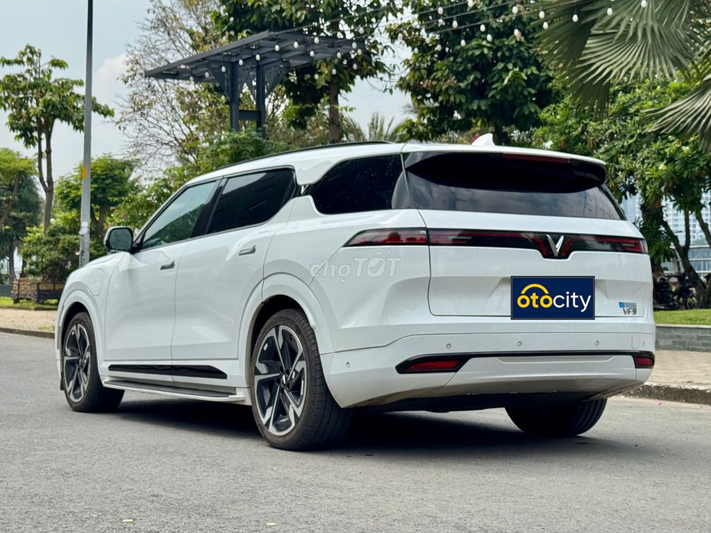 VF9 Plus 2023 - Màu trắng - 2v5km - Thuê pin (SDI). Mua bán Ô tô tại Thành phố Thủ Đức Tp Hồ Chí Minh được đăng bởi OTOCITY hình 3