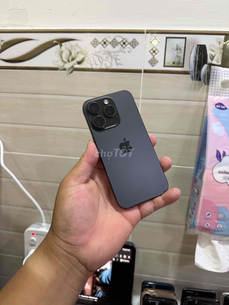 Apple iPhone 15 Pro 256GB Xám 85%. Mua bán Điện thoại tại Quận Tân Phú Tp Hồ Chí Minh được đăng bởi Thành Lê hình 1