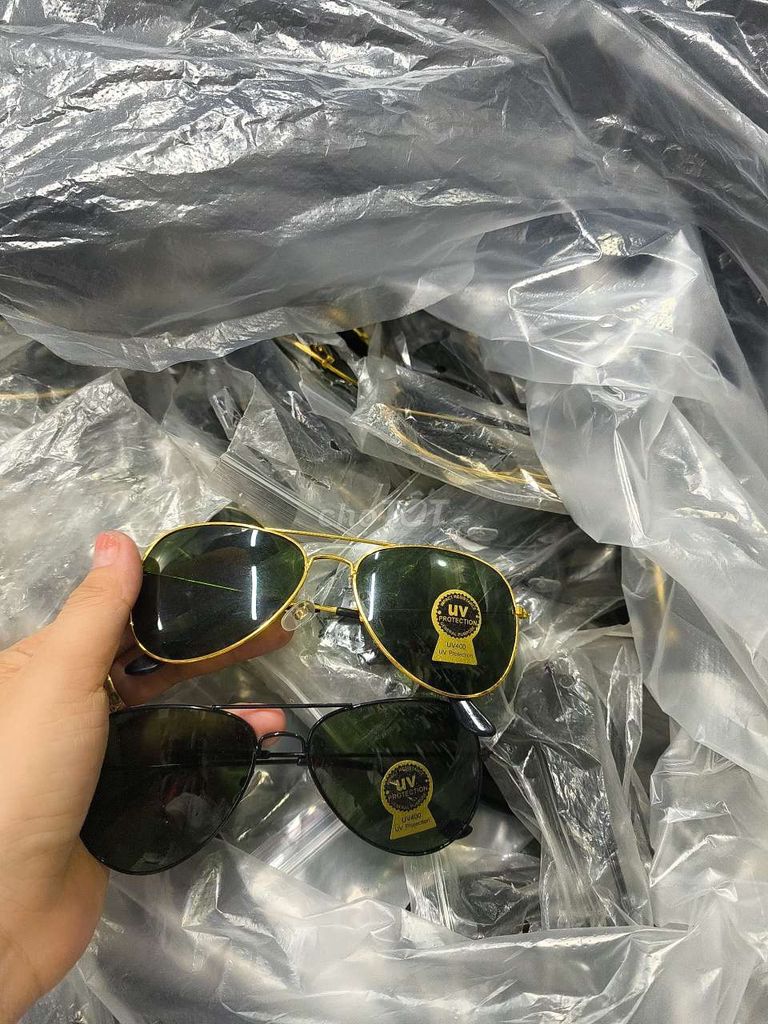 Kính râm unisex chống tia UV. Mua bán Phụ kiện thời trang khác tại Thành phố Thủ Dầu Một Bình Dương được đăng bởi ms Ty hình 1