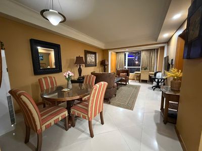 cho thuê 3 phòng ngủ, view thoáng, nội thất cao cấp giá 27 triệu/tháng