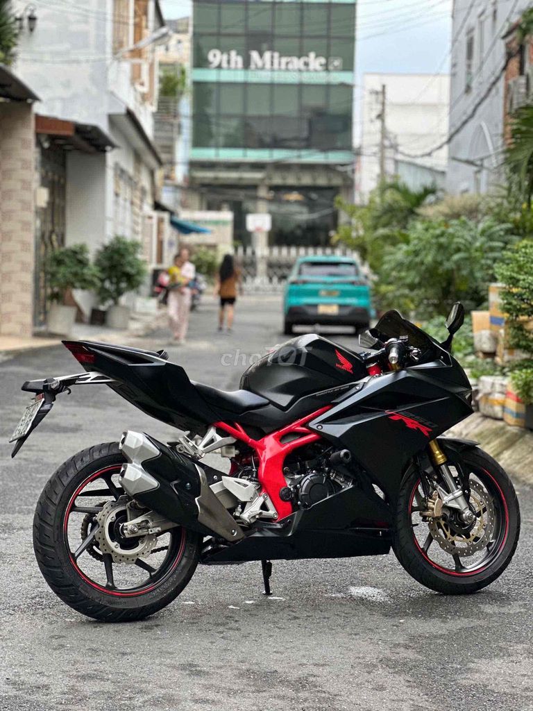 Honda CBR250RR 2018 черный, пробег 20 000 км