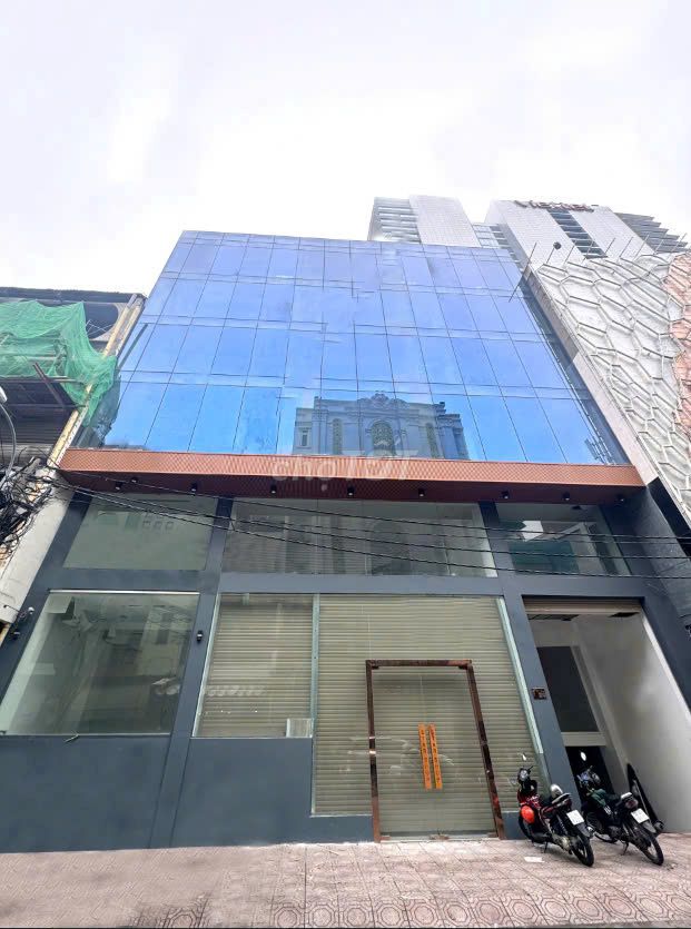 Cho thuê nhà Toà nhà building full ốp kính Mặt tiền Trường Sơn