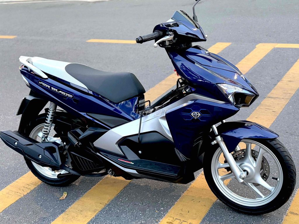 Airblade 125 mẫu2017 1chủ ít đi máy zin100% mới99%. Mua bán Xe máy tại Quận 11 Tp Hồ Chí Minh được đăng bởi CỬA HÀNG CHUYÊN GÓP NỢ XẤU hình 8